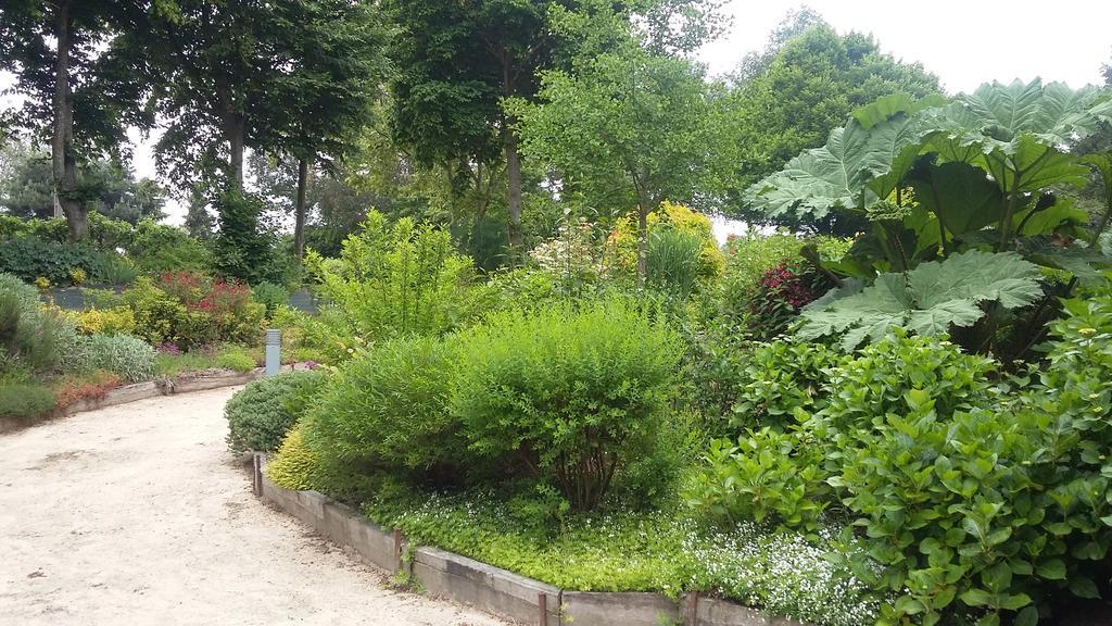 Bed and Breakfast Aux Greniers A Reves Plestan Экстерьер фото